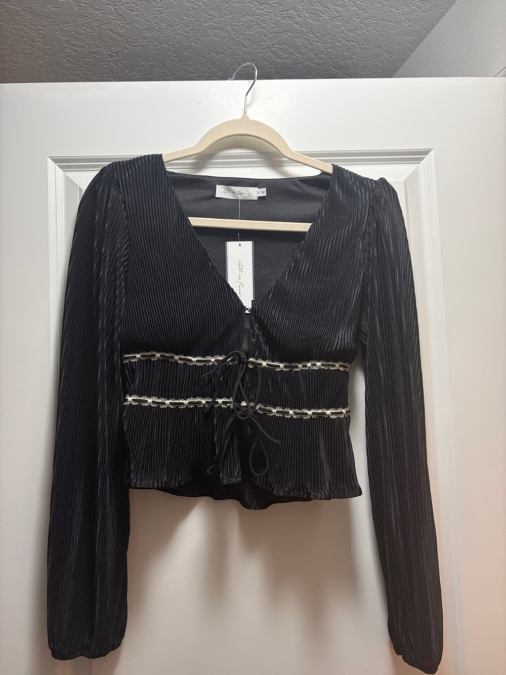 All in Favor Black Pleated Tie-Front Long Sleeve Blouse